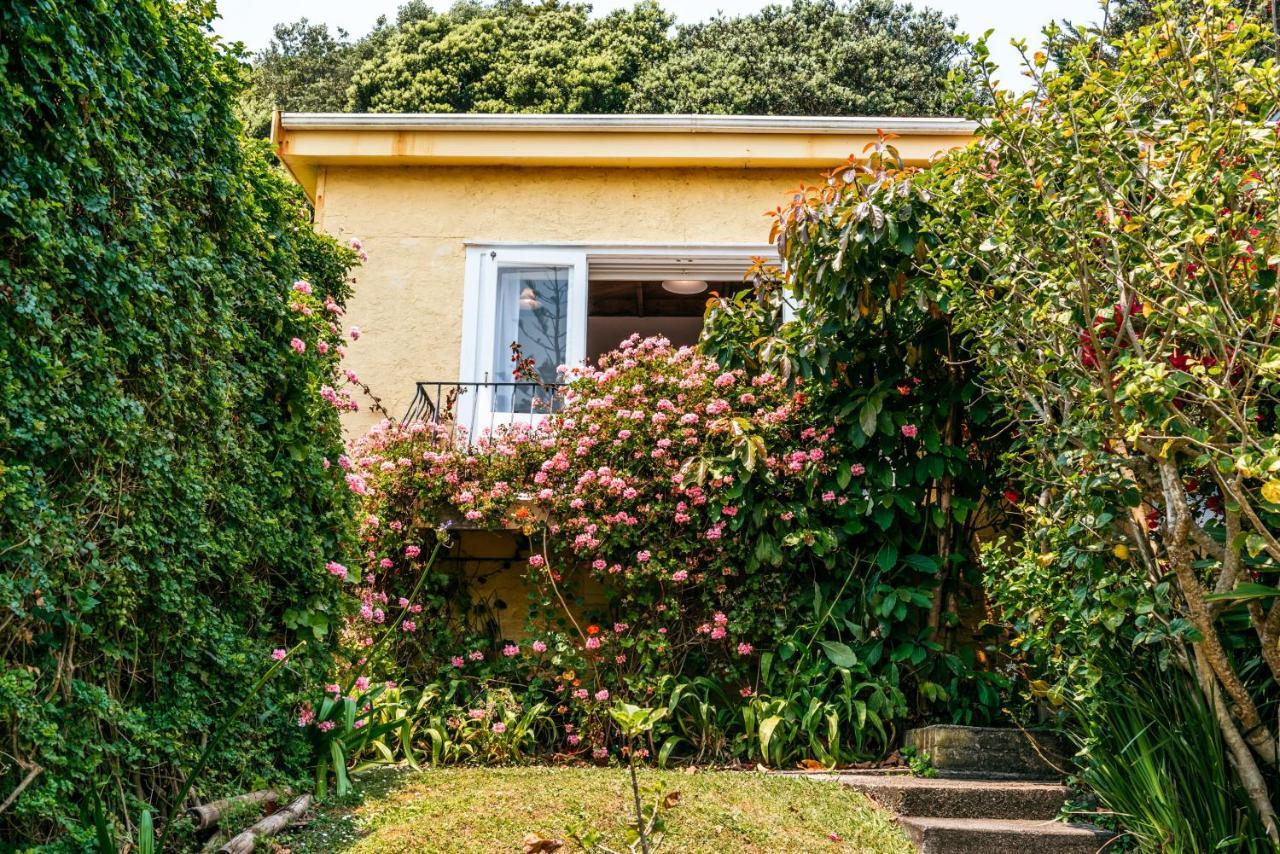 Sunshine Cottage By The Sea - Stay Waiheke Onetangi Esterno foto